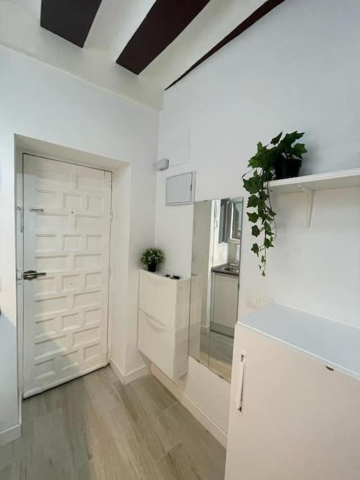 Tesorito, Estudio Individual En Malasana, Bajo Pequeno En Calle Del Tesoro Apartment Madrid Exterior foto